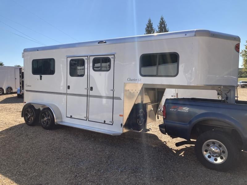 Choosing the Right Horse Float for Safe Loading and Unloading for Horses