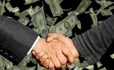 Handshake, agreement, trade — Dr Zachary Lipman Offers Safe, Innovative Alternatives to Long-Term Pain Medication