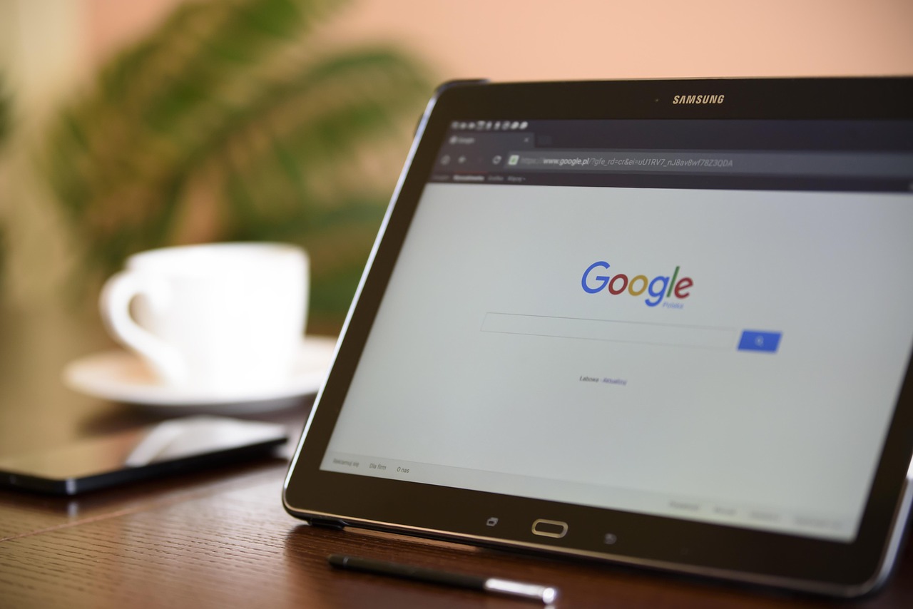 Internet search engine, tablet, samsung — Toronto Temptations: Exploring Escort Services