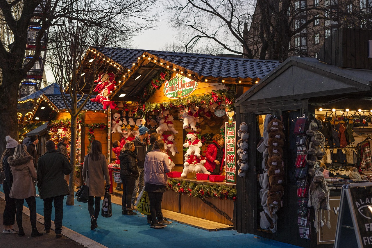 Christmas market, christmas, game — Utilize unique betting method when playing online slots.