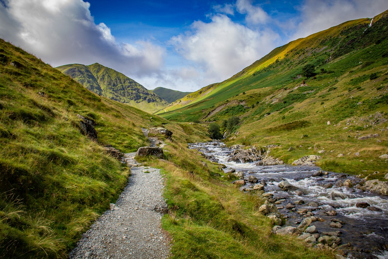 Mountains, nature, trail — Watch Games and Track Bets in Real Time with Toto TV